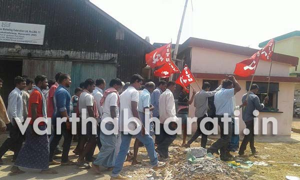 ಅಂಗನವಾಡಿ ನೌಕರರಿಗೆ ಬೆಂಬಲ ಸೂಚಿಸಿ ಮಂಗಳೂರಿನಲ್ಲಿ ಹಮಾಲಿ ಕಾರ್ಮಿಕರ ಮೆರವಣಿಗೆ